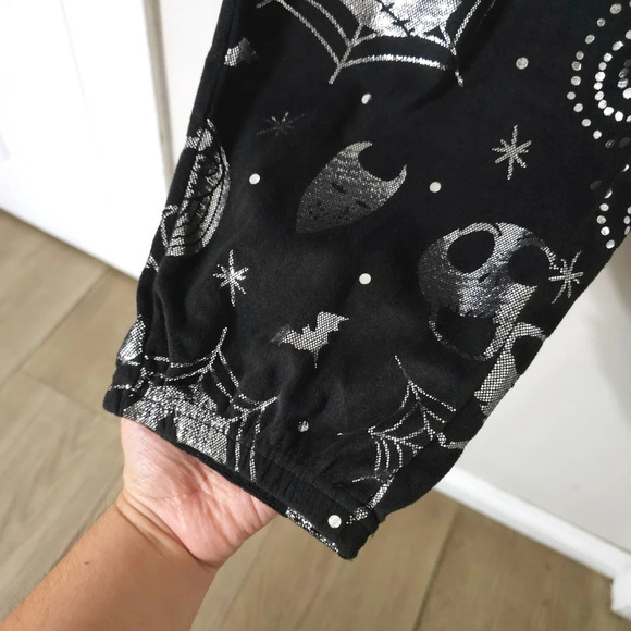 ✨️4/$20. NIGHTMARE BEFORE XMAS Silver Printed Velour Joggers With Elastic Waist - Picture 6 of 16